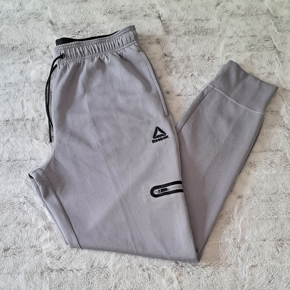 Reebok mens gray athletic sport athleisure jogger pants. Size M.